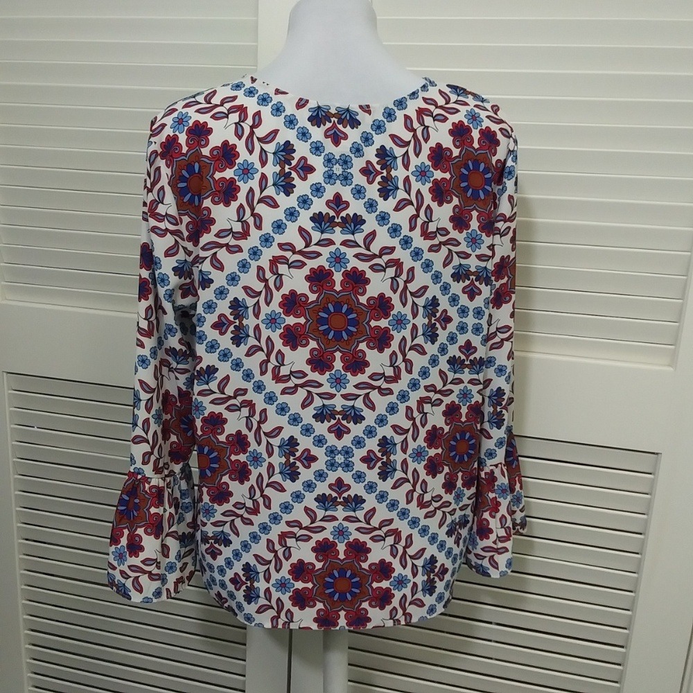 Adrienne Vittadini Blue Red Floral Medallion Bell Sleeve V-Neck Blouse‎ Large - Picture 7 of 8